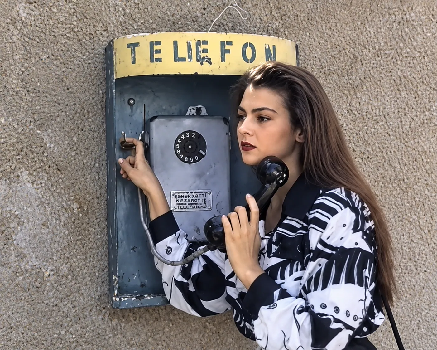 Hüseyn Bakılının “Sənsiz keçən günlərim” mahnısının klipindəki qız, 1993